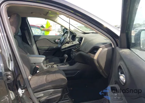 2015 Jeep Cherokee Latitude z USA, uszkodzony, nr VIN 1C4PJLCB5FW782215